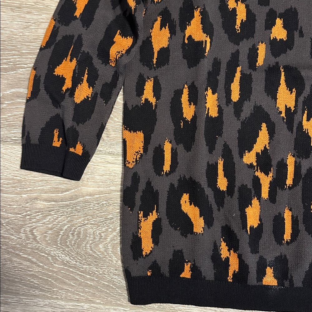Ann Taylor Leopard Print Sweater in Orange, Black and Gray - Size M - Picture 2 of 5
